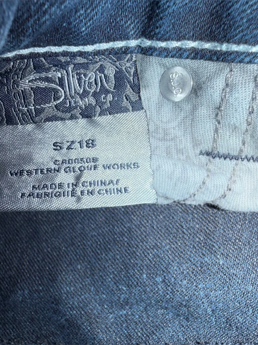 Women's silver jeans suki Capri size 18 Dark Blue capris